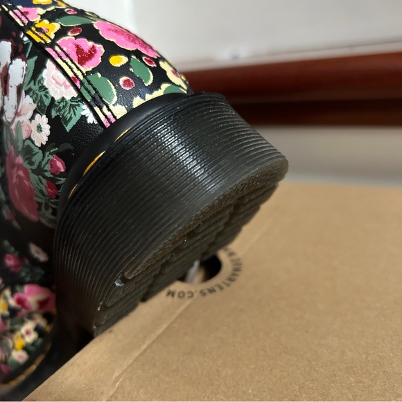 Doc Martens 1460 Pascal Floral Mashup Print Lace Up Boots Womens Size 8 - Picture 9 of 11
